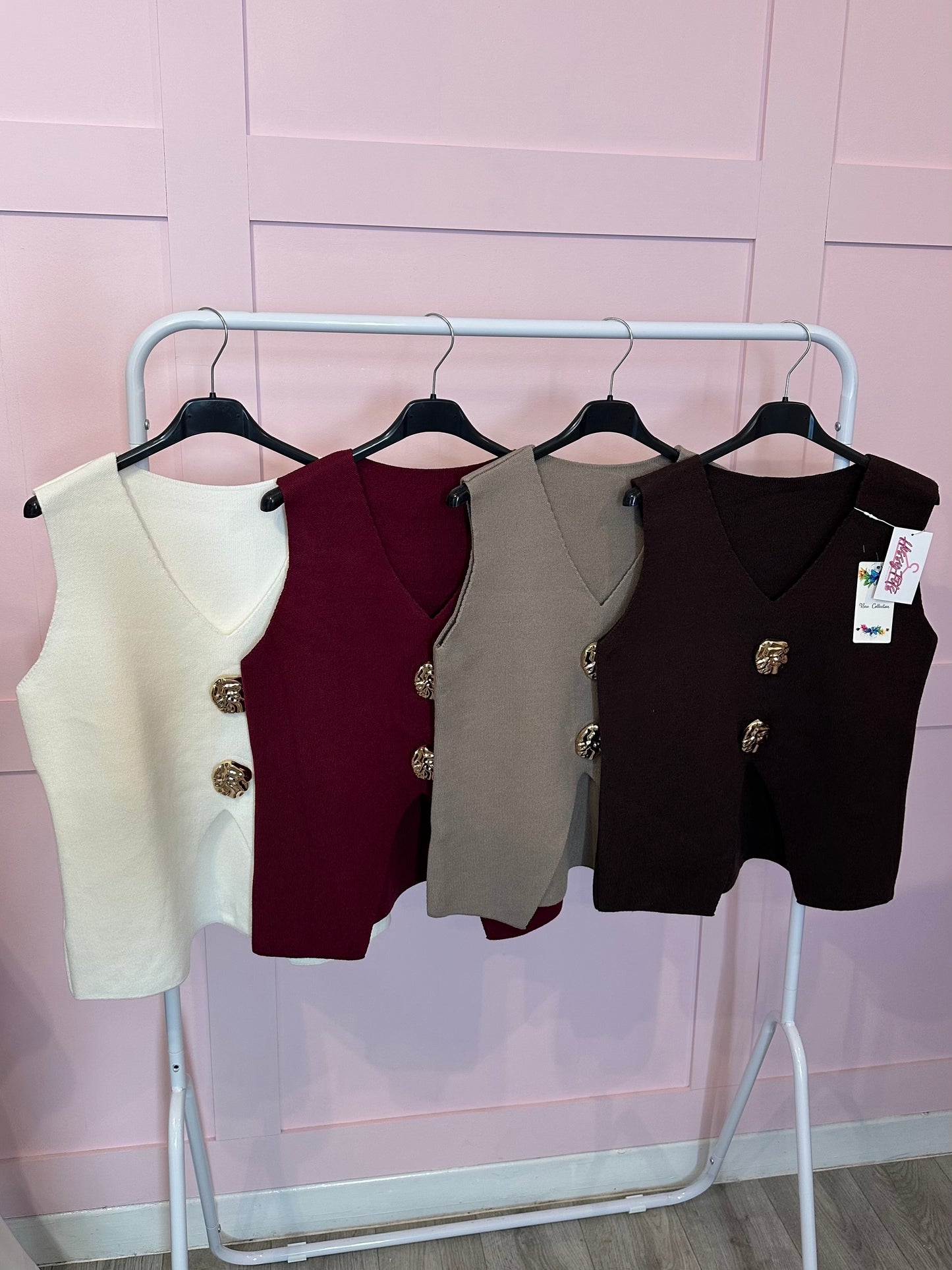 GOLD DOUBLE BROACH KNIT VEST